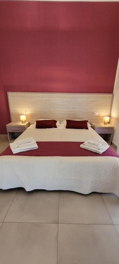 Ruma Guesthouse Неаполь Экстерьер фото