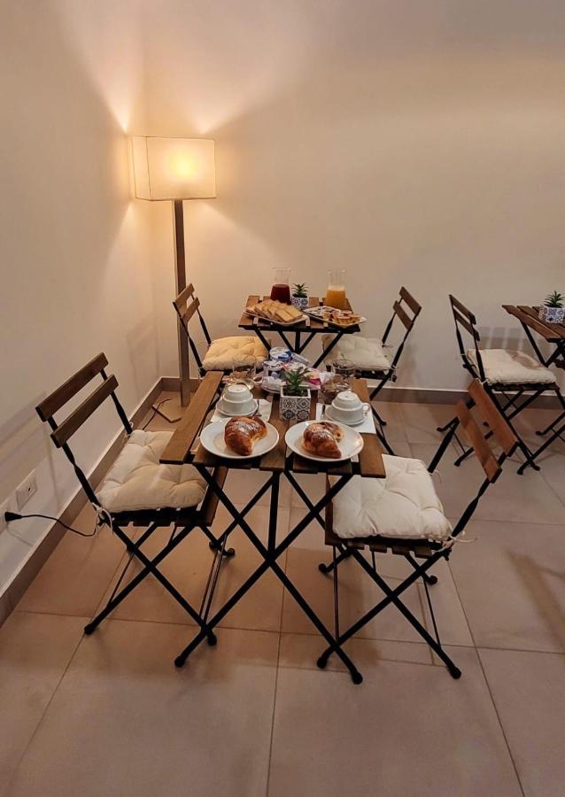 Ruma Guesthouse Неаполь Экстерьер фото